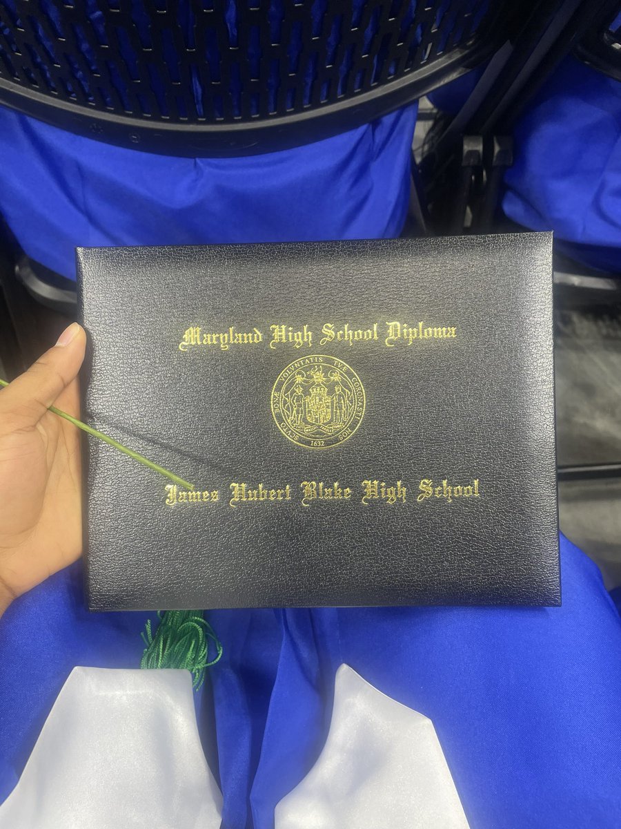 TajKontosis's tweet photo. blessed and highly favored #24grad https://t.co/B3Anwdq7r3
