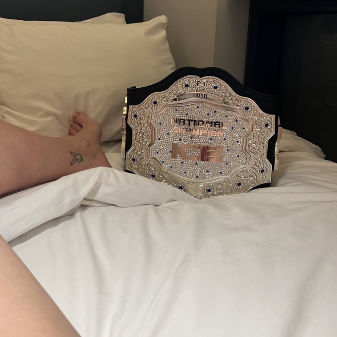 in bed with bae 😈 https://t.co/R7Q6hP61dj