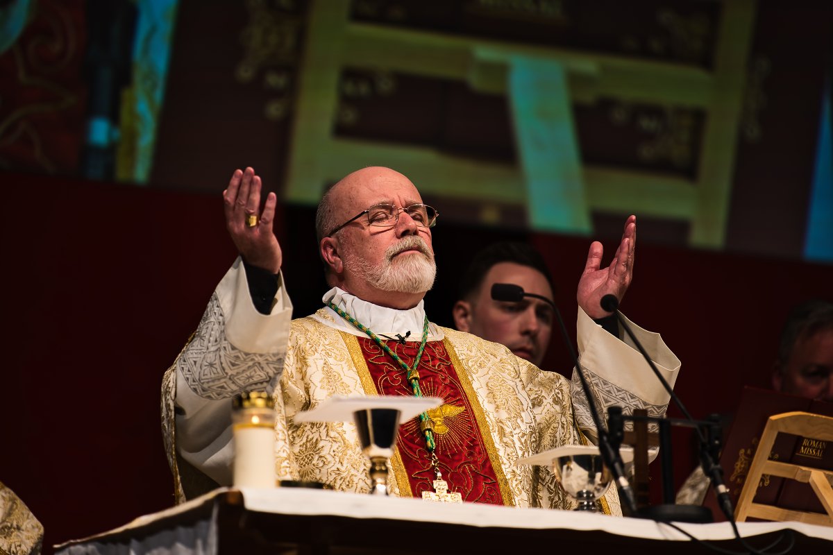 DivReno's tweet photo. Now THAT'S a wrap for day 1! What were your favourite moments? Let us know in the comments below. 😎 #CatholicParishSummit https://t.co/Cqzq5tVsx5