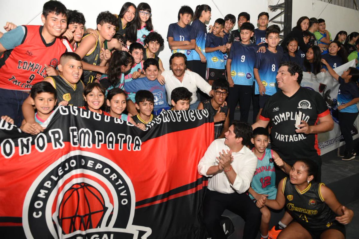GustavoSaenzOK's tweet photo. En el marco de las celebraciones por los 100 años de nuestra querida ciudad de Tartagal, inauguramos junto al intendente, @FranquitoHB, y jóvenes tartagalenses, el Estadio del Centenario en el Complejo Polideportivo Martín Miguel de Güemes (+) https://t.co/AkYBcth6a8