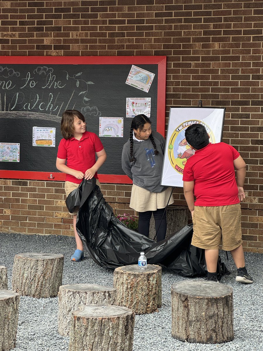 KateRBPS's tweet photo. The #PrimaryPatch is so special because of the community it creates and represents. What a special event to honor all the work done so far, by teachers, students, and community members. 🫶🏼🌱 @NurseReardon @MrsDenaRusso @rbpsEAGLES #RBBisBIA https://t.co/3pFs2CCZC7