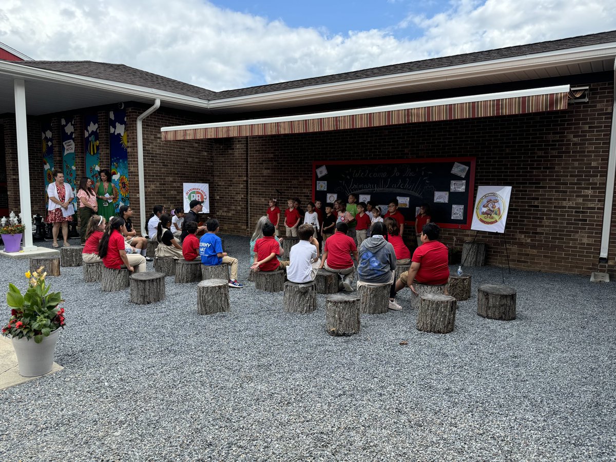 KateRBPS's tweet photo. The #PrimaryPatch is so special because of the community it creates and represents. What a special event to honor all the work done so far, by teachers, students, and community members. 🫶🏼🌱 @NurseReardon @MrsDenaRusso @rbpsEAGLES #RBBisBIA https://t.co/3pFs2CCZC7