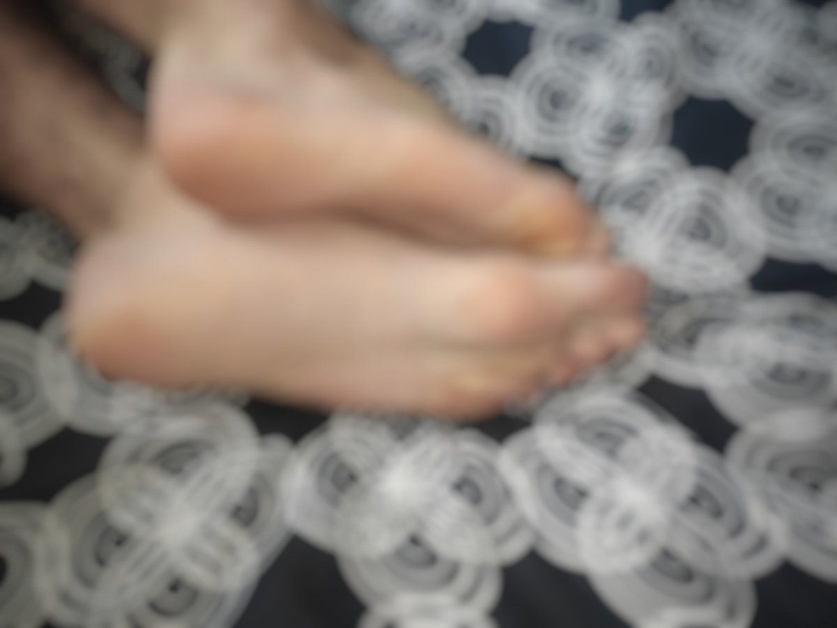 These little cuties are waiting for you to see them unblurred 😍👣 Get in my DMs and enjoy this glorious sight RIGHT AWAY!!! 🤩

#feet #feetsell #beautiful #glorious #sexy #textme #seller #feetseller #buyfeet #feetbuyer #feetpic #feetphoto #sexyfeet #hotfeet #hairy #footworshi̇p