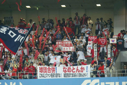retro_bbmuseum's tweet photo. 2004年6月13日、近鉄とオリックスの合併が報道される。
その後、12球団での反対運動となるが結果は覆ることなく近鉄とブルーウェーブは消滅。
何度も言いますが、好きなチームを当たり前に応援出来ることは幸せなことです。
皆さんの好きなチームが未来永劫残りますように。 https://t.co/wDjNaw5owj