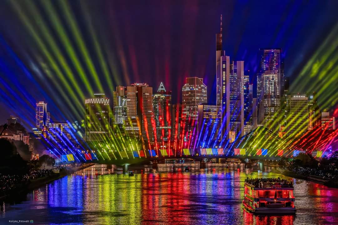 MrDACpro's tweet photo. Made in Romania 🇹🇩

#Romania #Frankfurt #Germany 

01:33 h https://t.co/hpCm6y6MBB