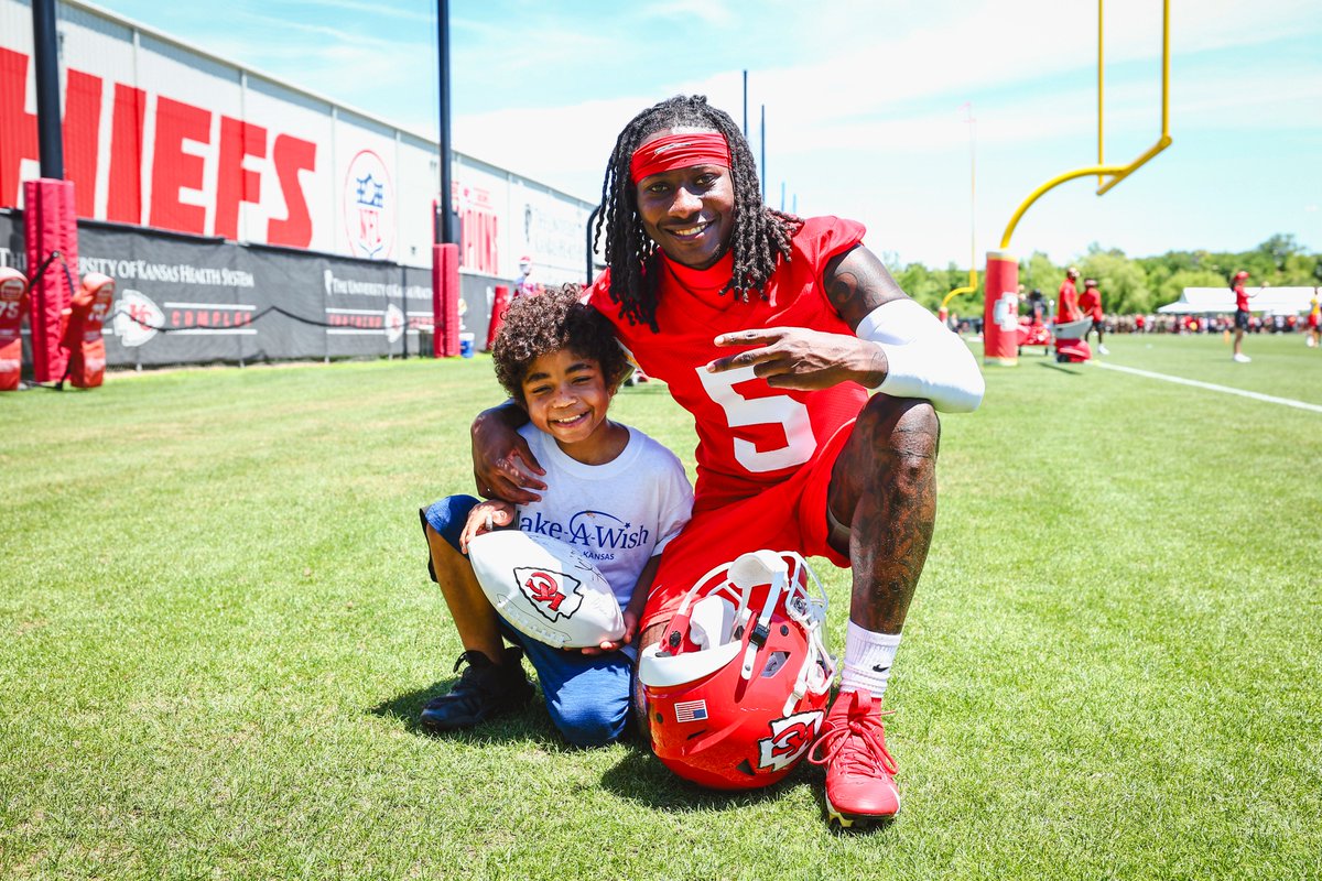 Two special kiddos, two special days ❤️

Jackson and Kenyon with <a href="/MakeAWishMOKAN/">Make-A-Wish Missouri & Kansas</a> came out to practice this week and made memories that will last a lifetime!