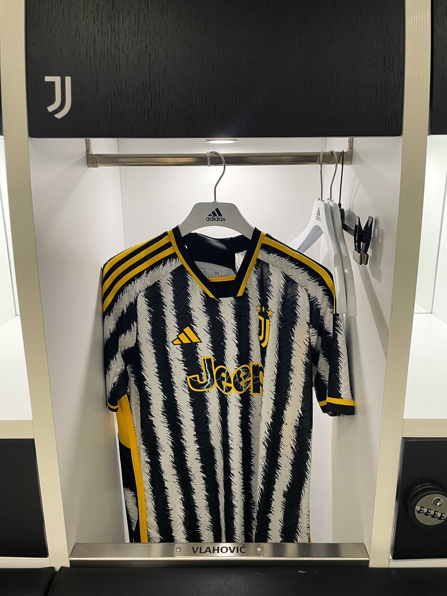 ElenaNicolosi9's tweet photo. Una serata da sogno 🤍🖤 #J1897Day @juventusfc @Trezegoldavid https://t.co/EtTuEbu9vH