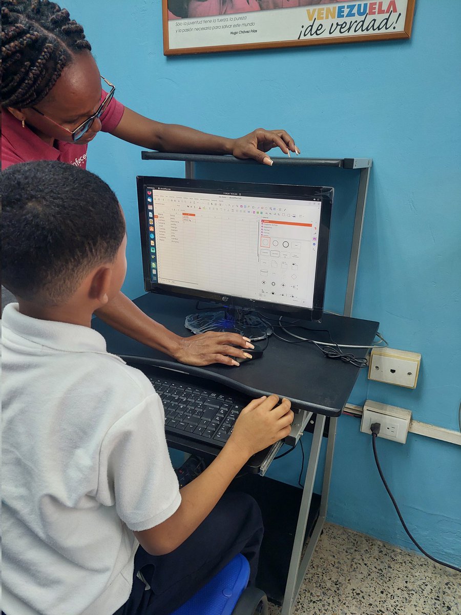 Facilitadora del infocentro Juan evangelista Echarri dicta taller de Open libre Office calc a niño del complejo educativo Juan evangelista Echarri
<a href="/NicolasMaduro/">Nicolás Maduro</a> 
<a href="/Gabrielasjr/">Gabriela Jiménez</a> 
<a href="/LaRosaInfoVE/">LaRosaInfoVE</a> 
<a href="/BrigadasCHCH/">Brigadas comunicacionales Hugo Chávez</a>