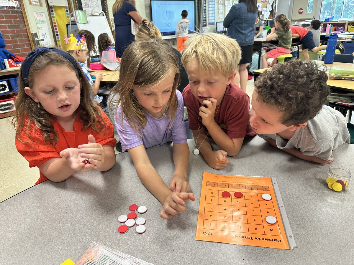 TBeamerGC's tweet image. Firsties are loving playing 👭👬Partners for Ten @gfletchy with their partners! There was lots of discussion and strategizing going on today!! @EADukeman @votae_eileen @LocustGC @CCardellaGC #MathForEveryMind