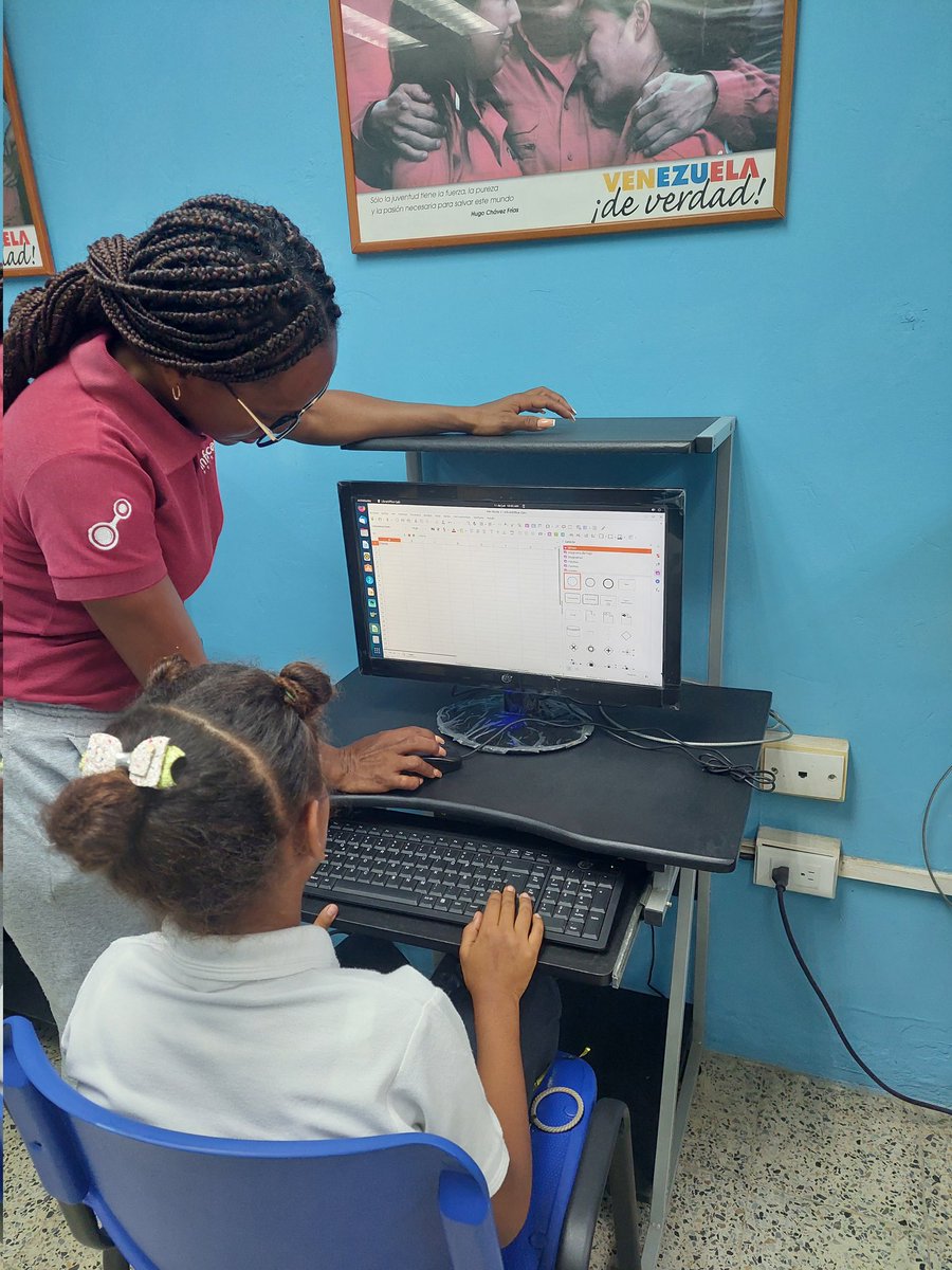 Facilitadora del infocentro Juan evangelista Echarri dicta taller de Open libre Office calc a niña del complejo educativo Juan evangelista Echarri
#CreemosEnNuestraGente 
<a href="/NicolasMaduro/">Nicolás Maduro</a> 
<a href="/Gabrielasjr/">Gabriela Jiménez</a> 
<a href="/LaRosaInfoVE/">LaRosaInfoVE</a> 
<a href="/BrigadasCHCH/">Brigadas comunicacionales Hugo Chávez</a>