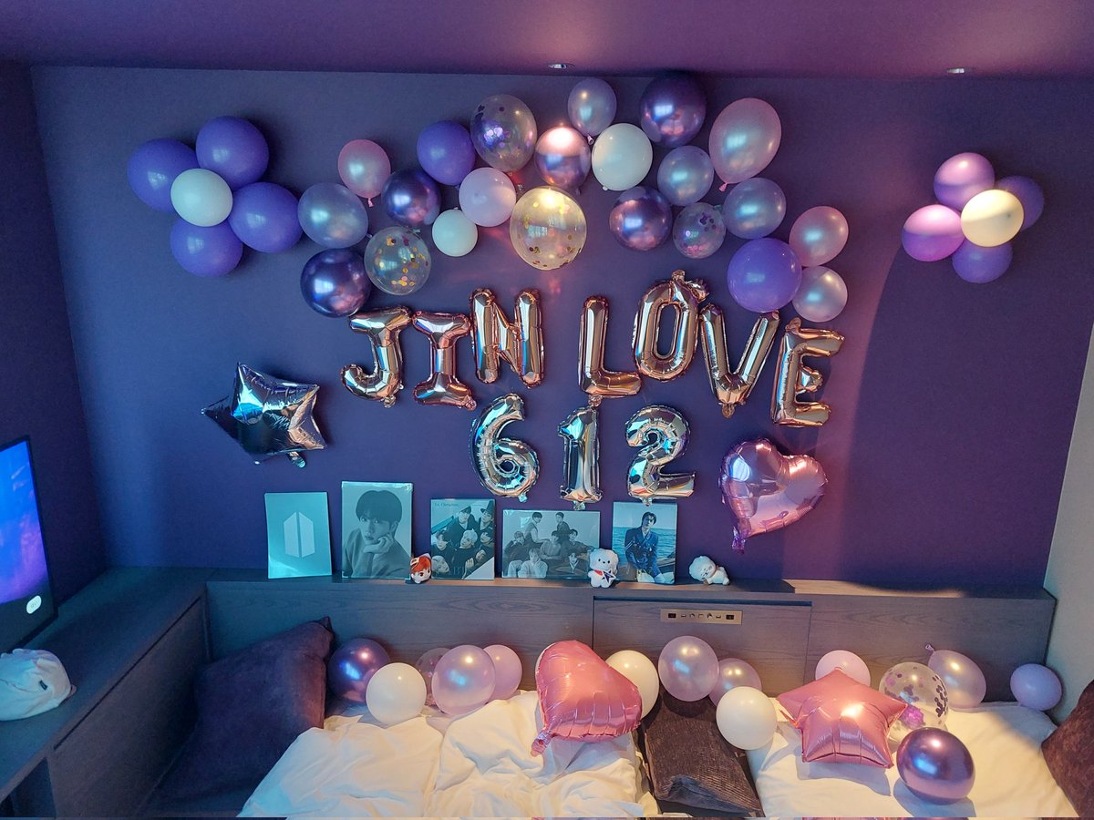 22reimen's tweet photo. パープルの部屋があるホテルに泊まってジン祭りです💜💜
友人ジョングクペンなのにこの日はジンペンになってくれてます🐟
動画とか見まくって寝たの3時くらい笑
#WelcomeBackajin
#ジンくん
#Jinと始まる新たな物語
#BTS https://t.co/ZWfMhaqLjb