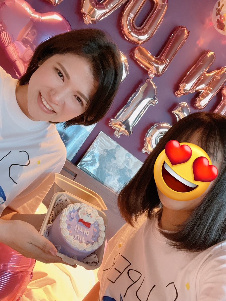 22reimen's tweet photo. パープルの部屋があるホテルに泊まってジン祭りです💜💜
友人ジョングクペンなのにこの日はジンペンになってくれてます🐟
動画とか見まくって寝たの3時くらい笑
#WelcomeBackajin
#ジンくん
#Jinと始まる新たな物語
#BTS https://t.co/ZWfMhaqLjb