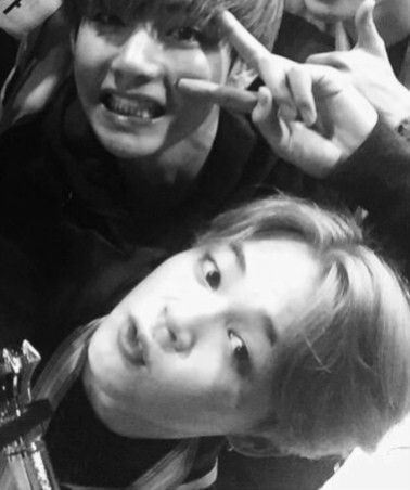 xtaekimz's tweet photo. fotos antigas pois meu amor por você atravessa gerações e vidas. Te amo Jimin, te amo desde que te vi, desde que te entendi melhor e eu sempre busco ser o melhor pra você.

Feliz dia dos namorados meu amor. @PARKJ95s https://t.co/OghE36LnW2