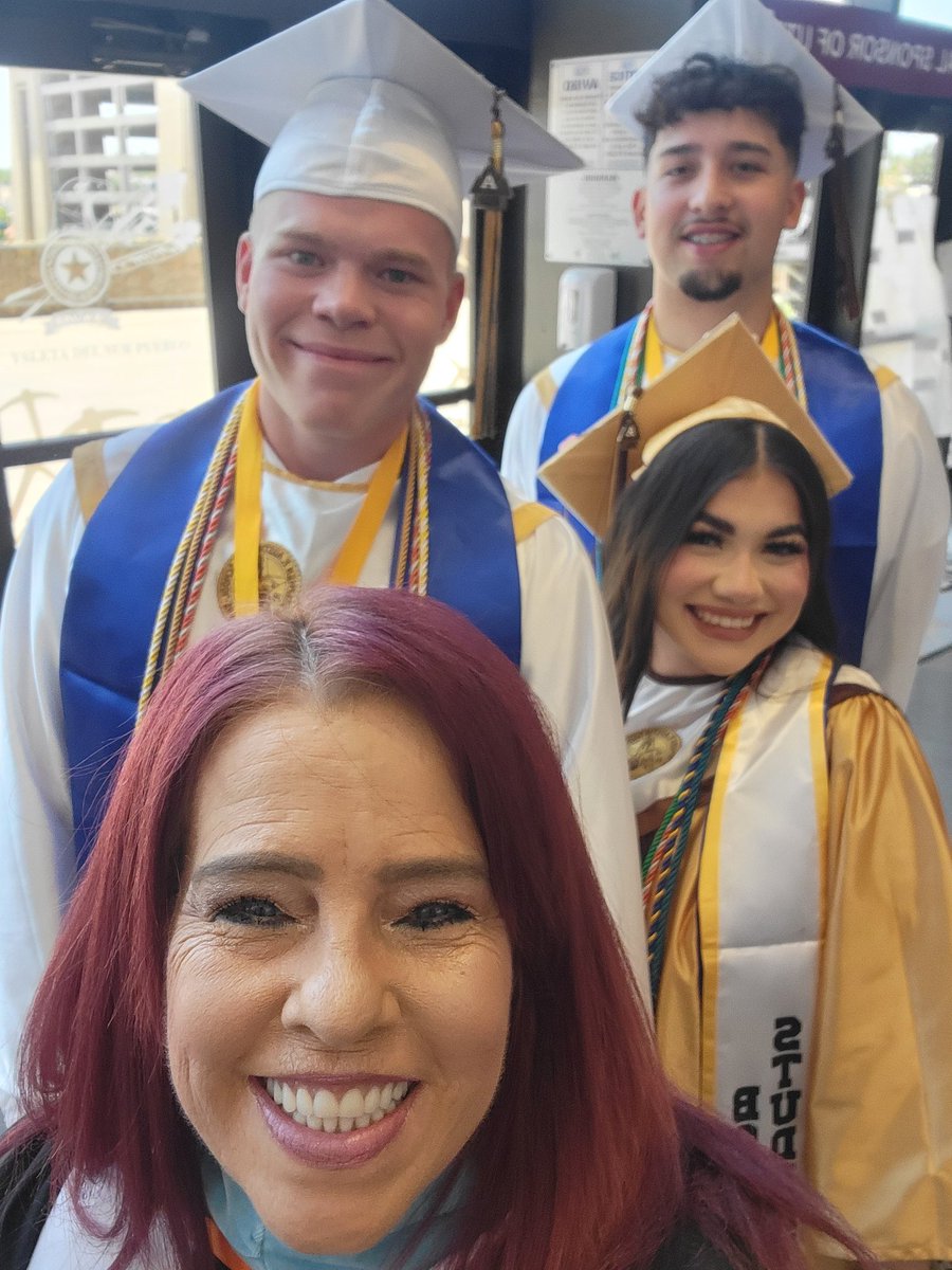 cynsationalcynd's tweet photo. Austin HS Panther Class of 2024!!๐ค๐ซถ๐ค๐ซถ๐ค
#itstartswithaustin #ItStartsWithUs #ReviveRebuildRestore #InspireEmpowerTHRIVE #ProudPantherPrincipal https://t.co/4zByY52qZU