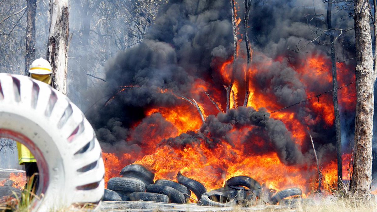 Tyre fires continue to tox local communities 🔥 

Report illegally dumped tyres or stockpiles in your local area, to: 

👉 the EPA in your State or Territory
👉 via Snap Send Solve

Picture: Tyre fire in Charters Towers QLD, Bruce Long 2024