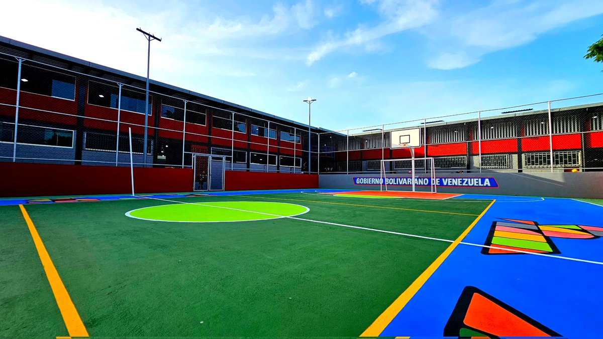 HumbertoMarte_'s tweet photo. ¡Palabra empeñada, palabra cumplida! Gracias a la inversión del Pdte. @NicolasMaduro hemos reinaugurado en el urb. Ciudad Miranda #Charallave la U.E.N Cecilio Acosta, infraestructura escolar 100% reacondicionada para beneficio de más de 500 estudiantes.

#CreemosEnNuestraGente https://t.co/lyFO1V7DY8