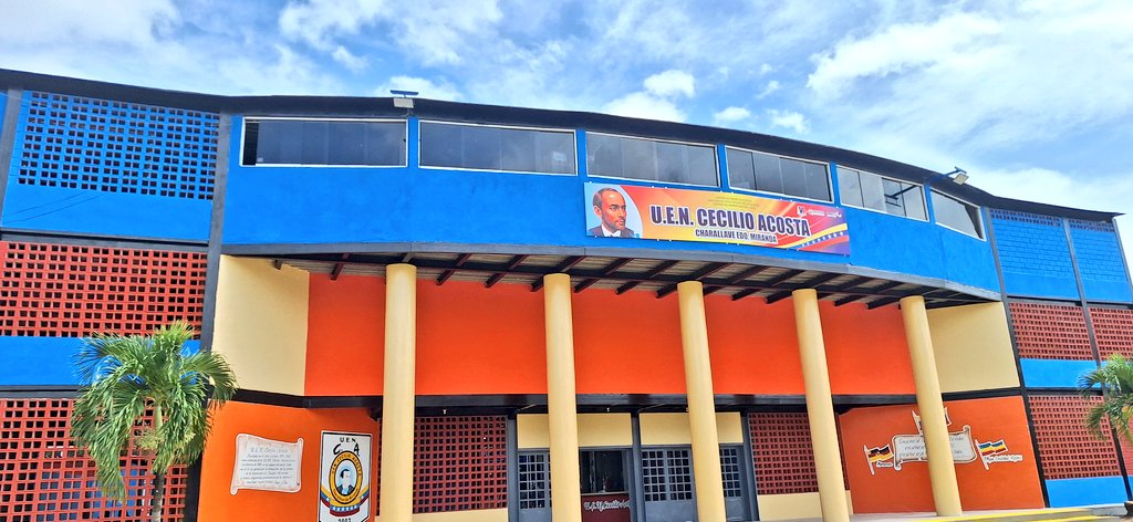 HumbertoMarte_'s tweet photo. ¡Palabra empeñada, palabra cumplida! Gracias a la inversión del Pdte. @NicolasMaduro hemos reinaugurado en el urb. Ciudad Miranda #Charallave la U.E.N Cecilio Acosta, infraestructura escolar 100% reacondicionada para beneficio de más de 500 estudiantes.

#CreemosEnNuestraGente https://t.co/lyFO1V7DY8