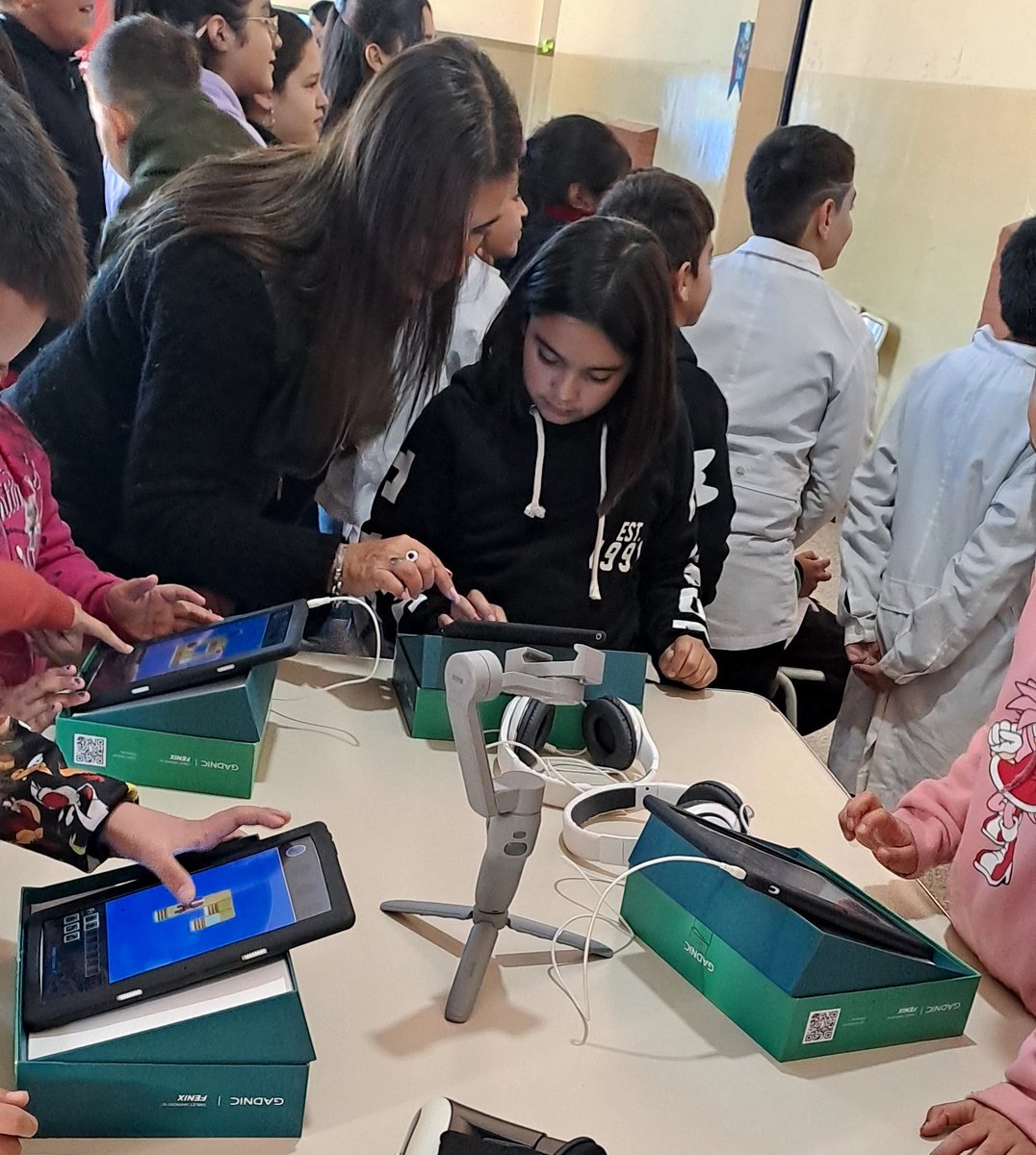MTransporteycom's tweet photo. ¡Hoy el TECNO MÓVIL llevó a la Escuela N° 57 "Bernardino Rivadavia", de la localidad de Pinchas (Departamento Castro Barros), herramientas y dispositivos tecnológicos y muchos aprendizajes! https://t.co/46E8qrD6iQ