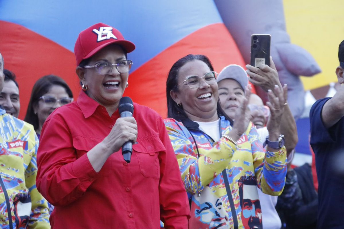 Karina Carpio (@soykarinacarpio) on Twitter photo Se Desbordó San Mateo de Amor y Alegría Revolucionaria rumbo a la gran Victoria de nuestro Presidente <a href="/NicolasMaduro/">Nicolás Maduro</a>
#SanMateoEsDeMaduro Se Desbordó San Mateo de Amor y Alegría Revolucionaria rumbo a la gran Victoria de nuestro Presidente <a href="/NicolasMaduro/">Nicolás Maduro</a>
#SanMateoEsDeMaduro