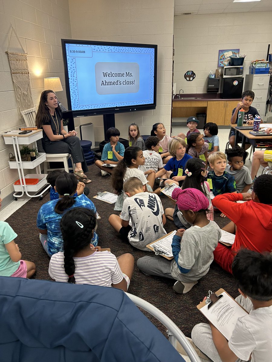 3rd graders… in training!!! Thanks <a href="/msversacein3/">Ms.Versace</a> for letting us take a field trip to 3rd grade🚌✏️  <a href="/LittleRiverLCPS/">Little River ES</a>