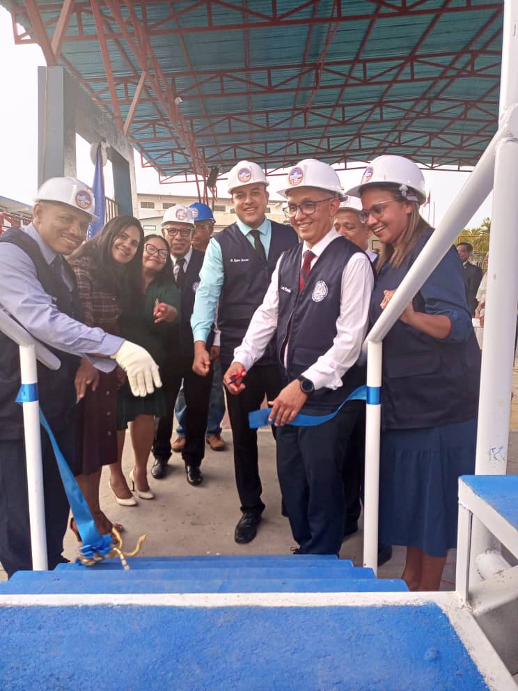 avoriental7's tweet photo. Se Procedió por Parte de las autoridades del Colegio Adventista U.E "Dr Braulio Pérez Marcio" junto con las autoridades de la Asociación Venezolana Oriental acompañados del Presidente de la Unión Venezolana Oriental Pr Luis Paredes a la inauguración de la Concha acústica
#AVOR https://t.co/R876LNPkUX
