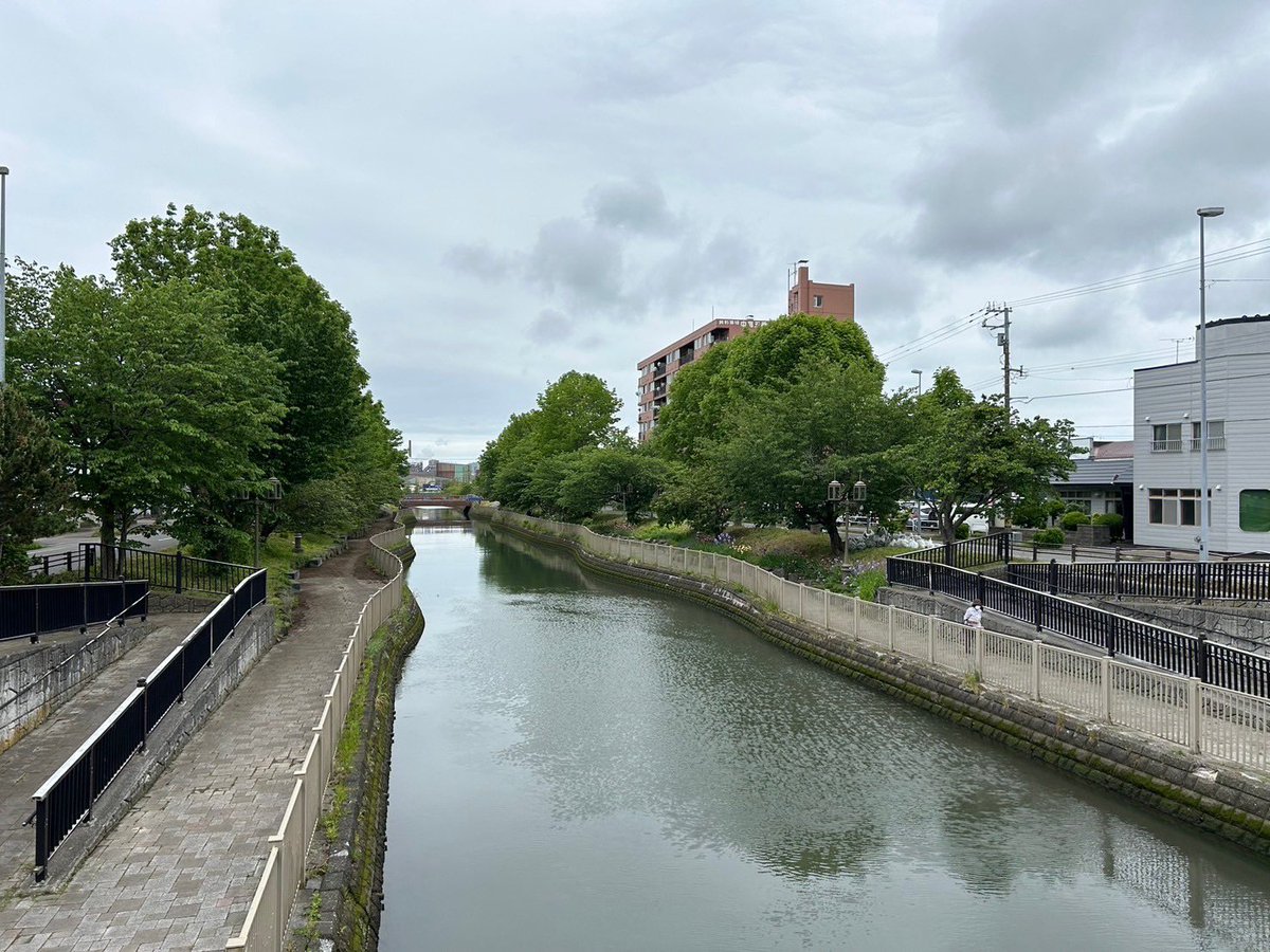 muroran_rac's tweet photo. 毎年恒例の室蘭市の知利別川清掃活動に参加しました！👀
今年も地域の沢山の方に参加していただき、とても嬉しかったです！
天気が良くて涼しく、川の景色を眺めながらの清掃活動は最高でした！

#室工 #室蘭工業大学 #室蘭 #室蘭北ロータリークラブ #室蘭北ローターアクトクラブ #ボランティア https://t.co/k8x9Dp8ZB0