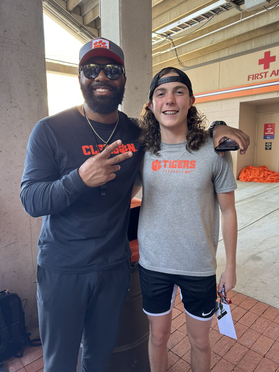 sunshinecar16's tweet image. Clemson football camp! Thanks to all my coaches that trained me @TajhB10 @Coach__Evans @coach_dbaker @CoachGreen_GC @CoachBeaudry @CoachJSand21k. Going back home to continue summer workouts with @CoachShort2 #allin #bestisthestandard