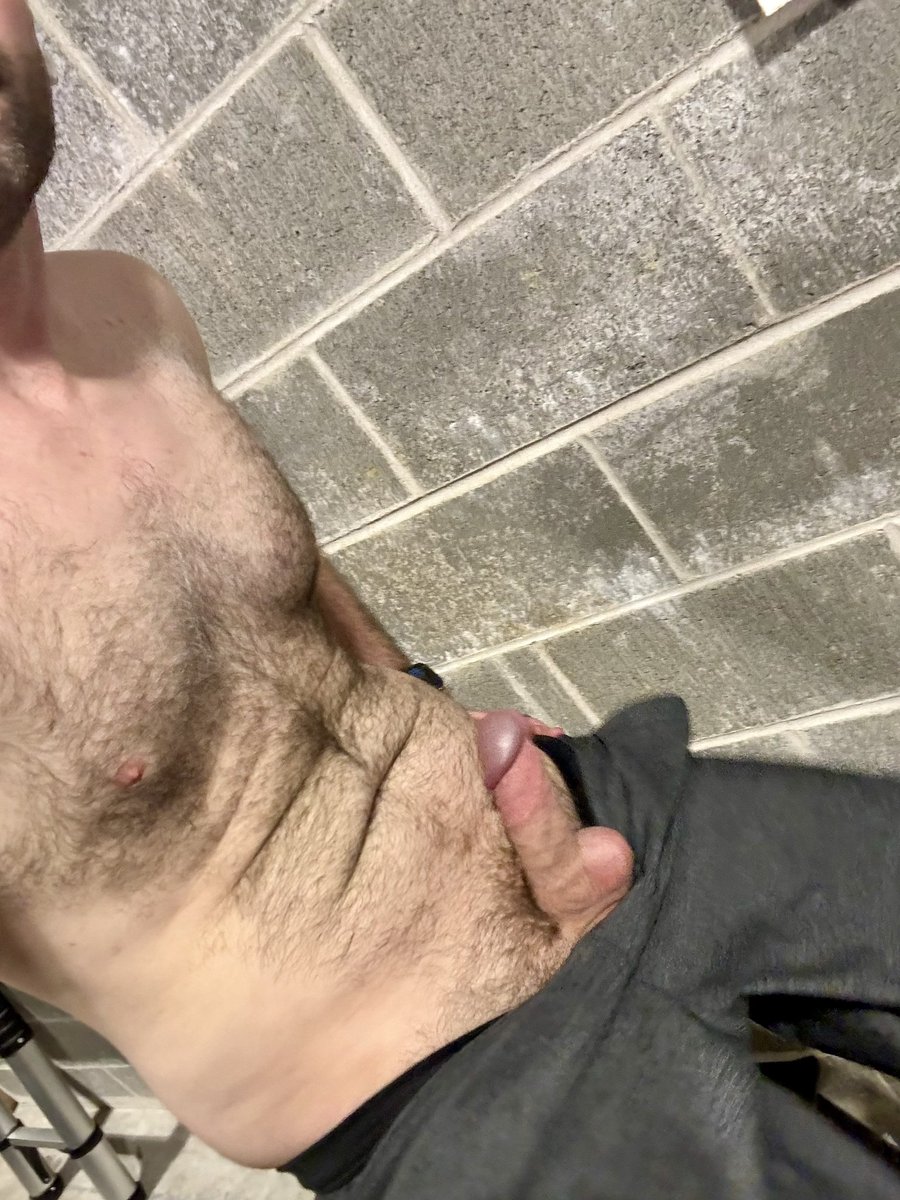 PilotIpod's tweet photo. Post workout horned up https://t.co/vjnkRdsSo5