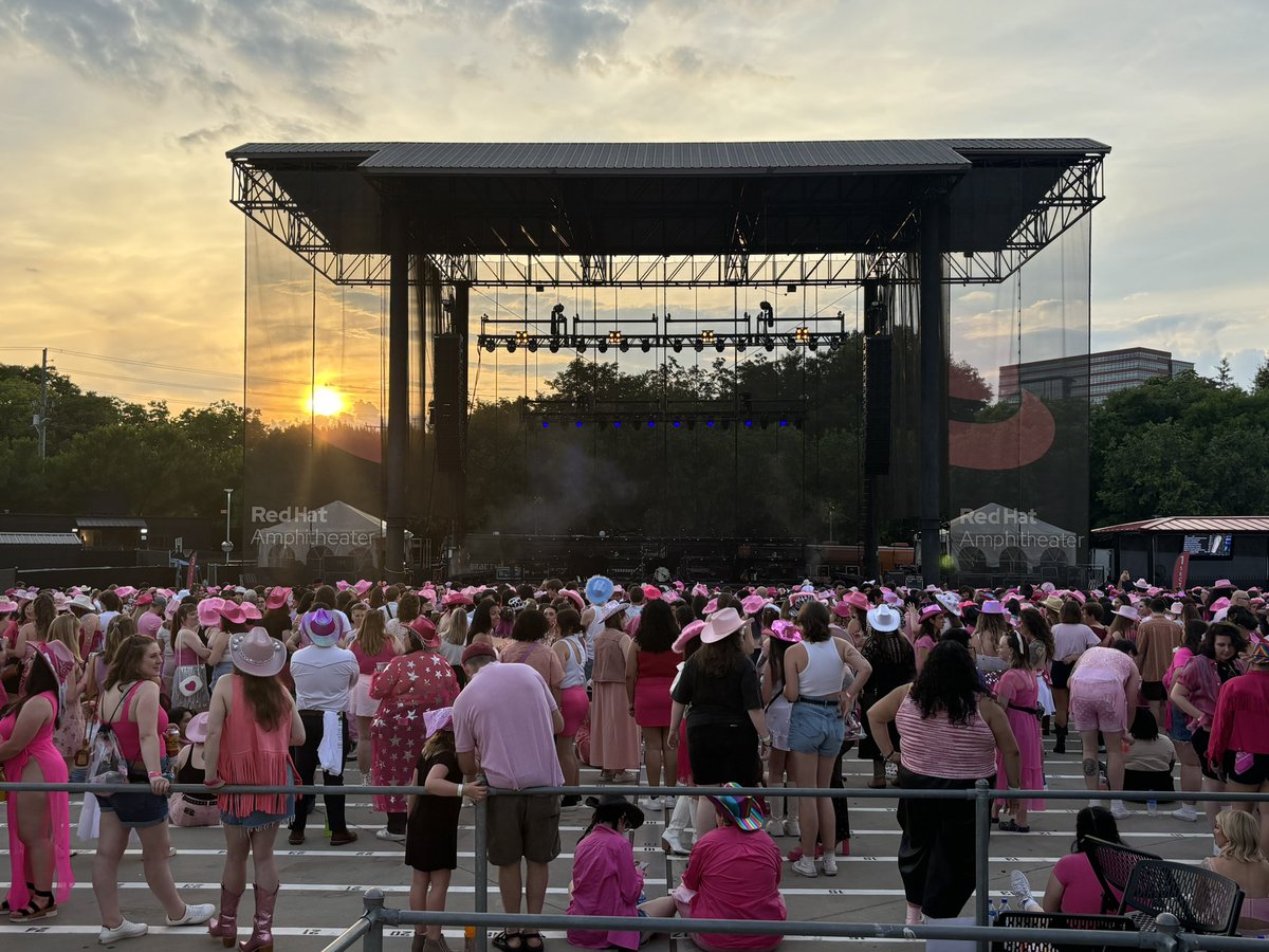 Emmy Martin tweet media