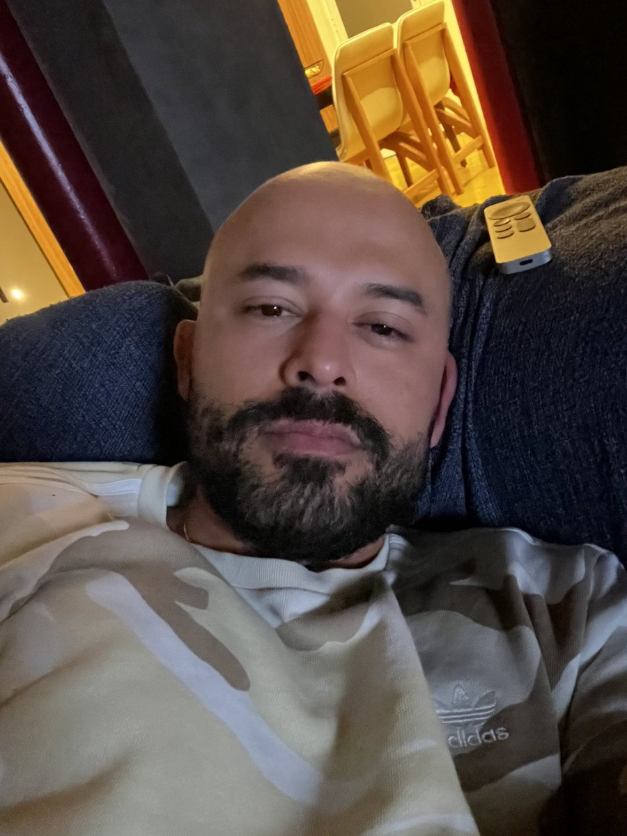 slowlowboy's tweet photo. De molho pós vacina 💀 https://t.co/IhnWLEyeDl