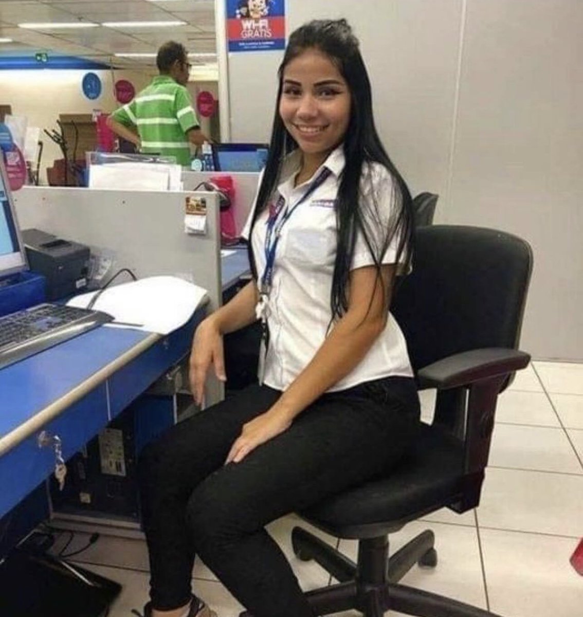 Esse é o estereótipo de mulher que todo mundo sonha em ter:

- Novinha
- Simples
- Alegre
- Pobre
- Salário Mínimo + VT
- Ensino Médio Incompleto
- Cristã
- Safada
- Quer ter filhos
- Burrinha
- Curte sertanejo universitário e funk
- Acredita em horóscopo e mal olhado
-Quer fazer