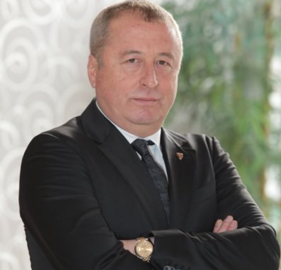 İyi parti bu adamdan kurtulmadigi sürece partiye destek vermeyeceğiz.