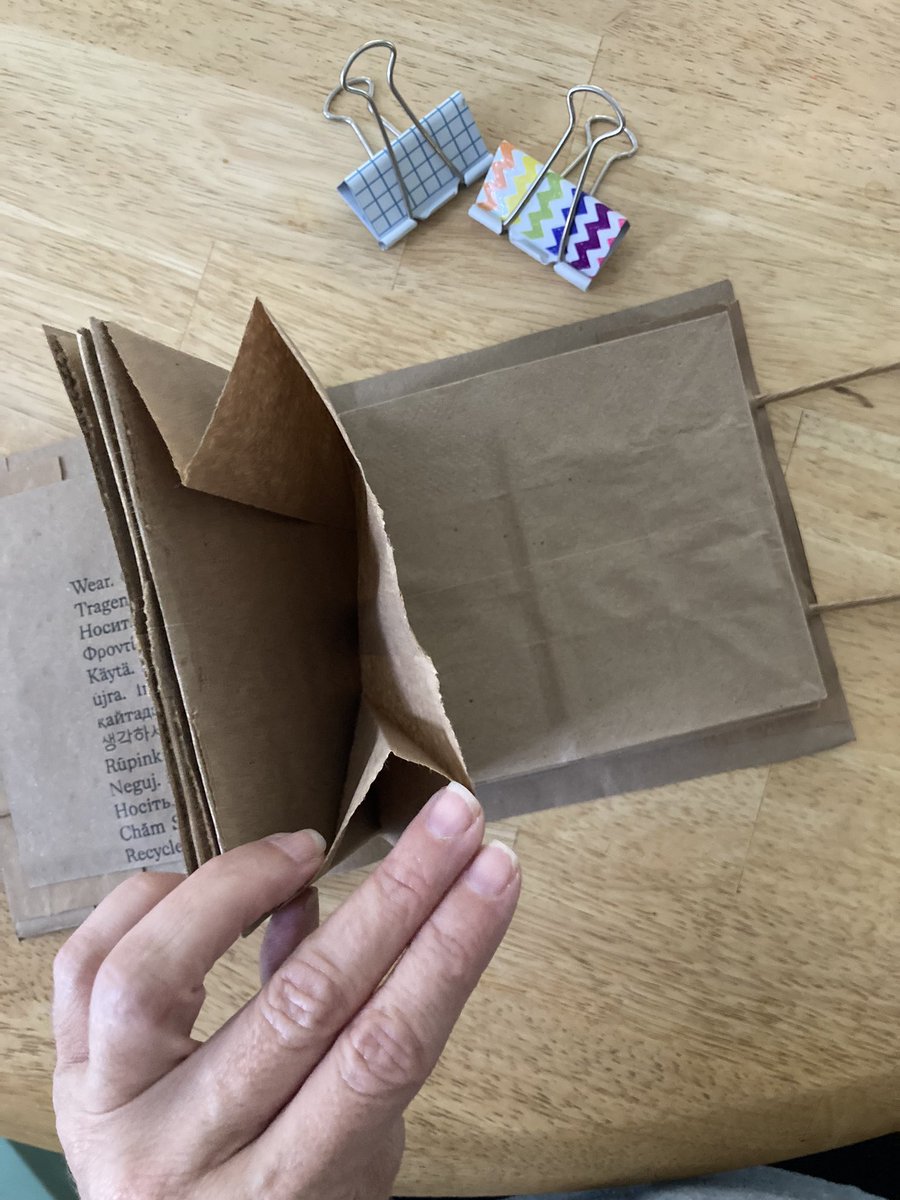 nchsvisualarts's tweet image. Repurposed ♻️ my $.10 brown bag from H&amp;amp;M 🤎 Now, it’s a sketchbook with handles 😃 
#nchsvisualarts #arteducator #handmadesketchbook #repurposedart