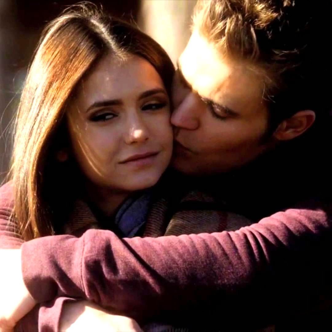 sboficial's tweet photo. TOP MAIORES CASAIS DE TODOS OS TEMPOS

34 • Stefan e Elena (The Vampire Diaries) https://t.co/cCvtnoKkBw