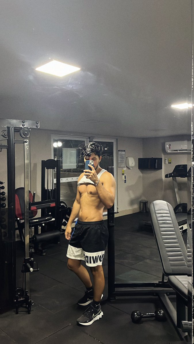 rodrigsantander's tweet photo. Sem nem um boyzinho pra deitar no meu peito 🤧 https://t.co/YgIH07xR4B
