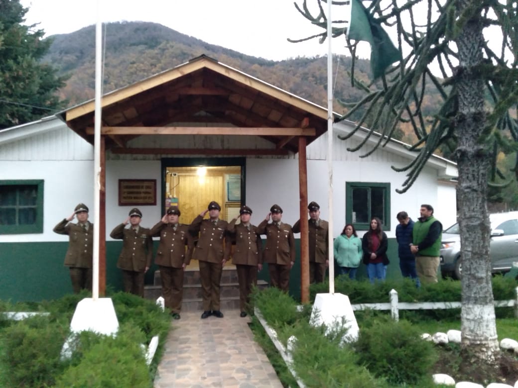 Carab_Maule's tweet photo. Desde las unidades policiales de los sectores de #Bullileo,#Digua,#Villaseca y #Catillo, dependientes de la 3ª.Comisaría de #PARRAL, durante la mañana realizaron el acto conmemorativo en el "Día del Mártir Institucional". #OrdenyPatria https://t.co/8ciWpjoPgQ