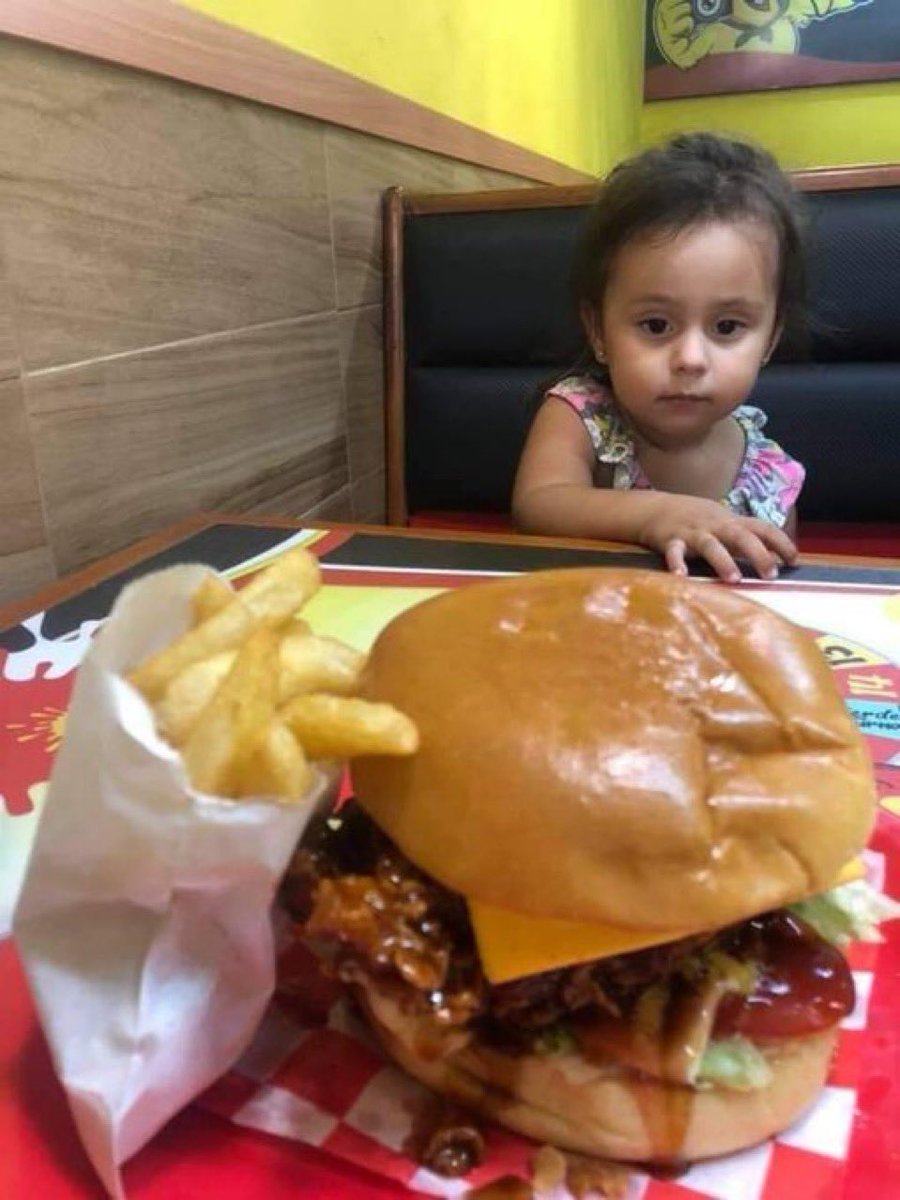 trouxe minha sobrinha pra lanchar e ela esqueceu o dinheiro dela... só lamento