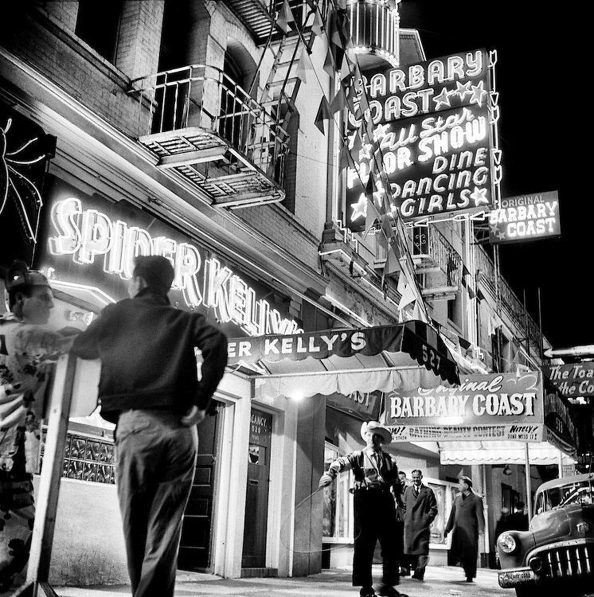 Fred Lyon •
Spider Kelly's, San Francisco, 1955