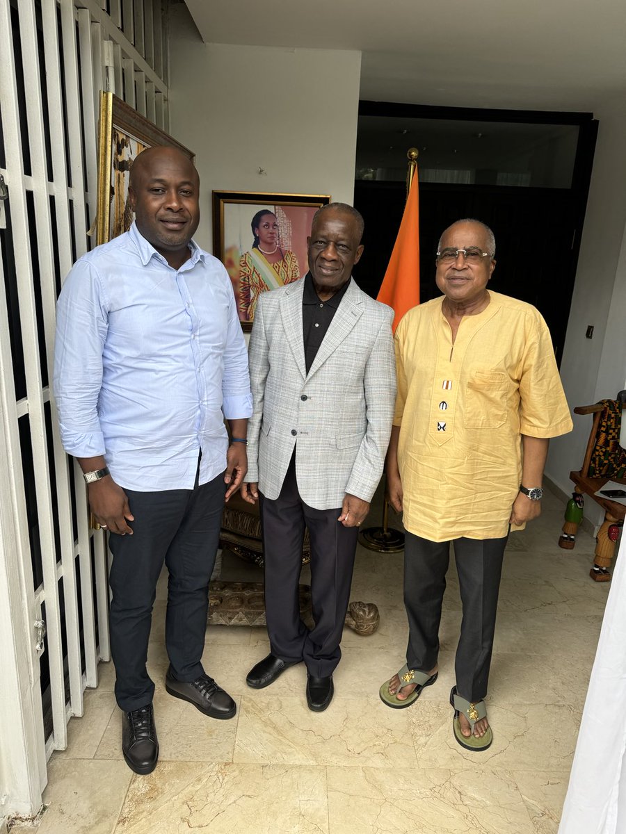davidfofana7's tweet photo. Deux grands hommes de l’histoire de notre pays la Côte d’Ivoire. Merci Papa, Ministre Zémogo FOFANA pour l’éducation, les valeurs et mon cher doyen, mentor, Georges N’DIA, actionnaire SICTA/SGS, pour l’accompagnement, l’engagement à une économie inclusive.  Respect ! À suivre … https://t.co/lfQ4TO3fq2