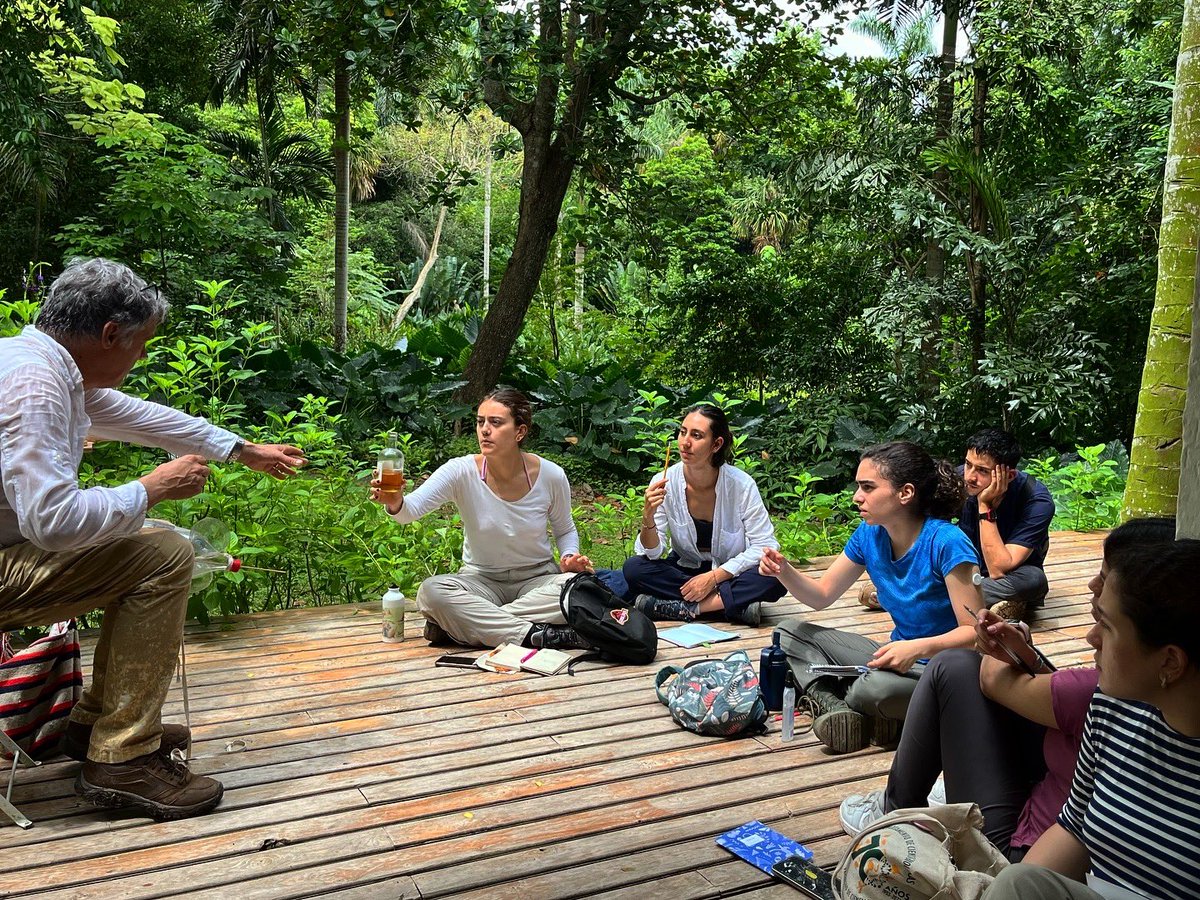 JBGP_Cartagena's tweet photo. Curso de Botánica Sistemática Campo
🌿 Durante las próximas semanas, estudiantes de la Universidad de los Andes se adentrarán en el fascinante mundo de las plantas. Explorarán la arquitectura, morfología, ecología, sistemática, adaptaciones, y mucho más.

@CienciasUAndes https://t.co/yA5eieLAxC