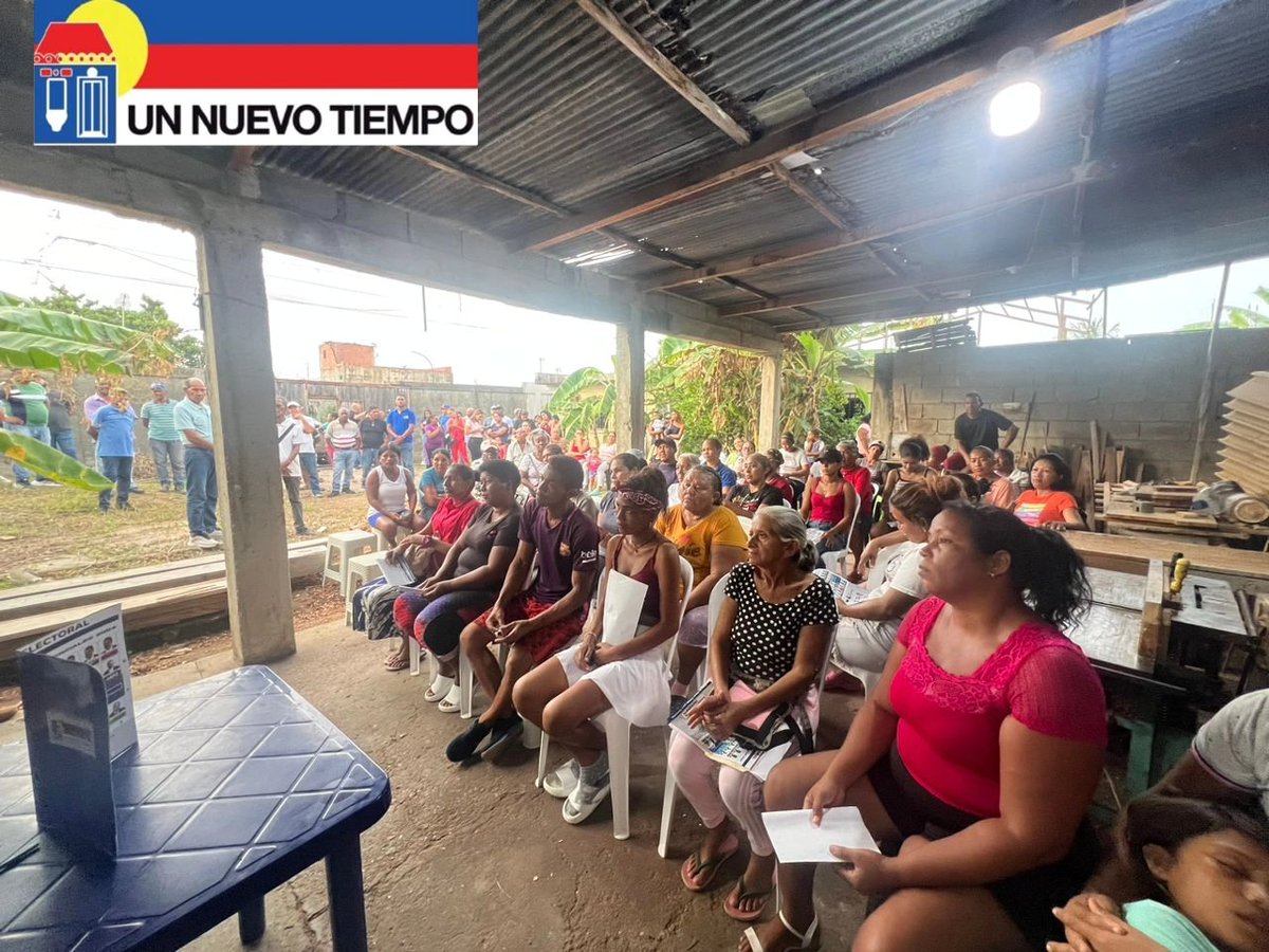 FalconUnt's tweet photo. A ponerse las Alpargatas qué lo que viene es Joropo #TodoElMundoConEdmundo desde el sector kilómetro-3 de la parroquia tucacas @partidount seguimos Trabajando por la Victoria del #28DeJulio https://t.co/bsf3P9iPPv