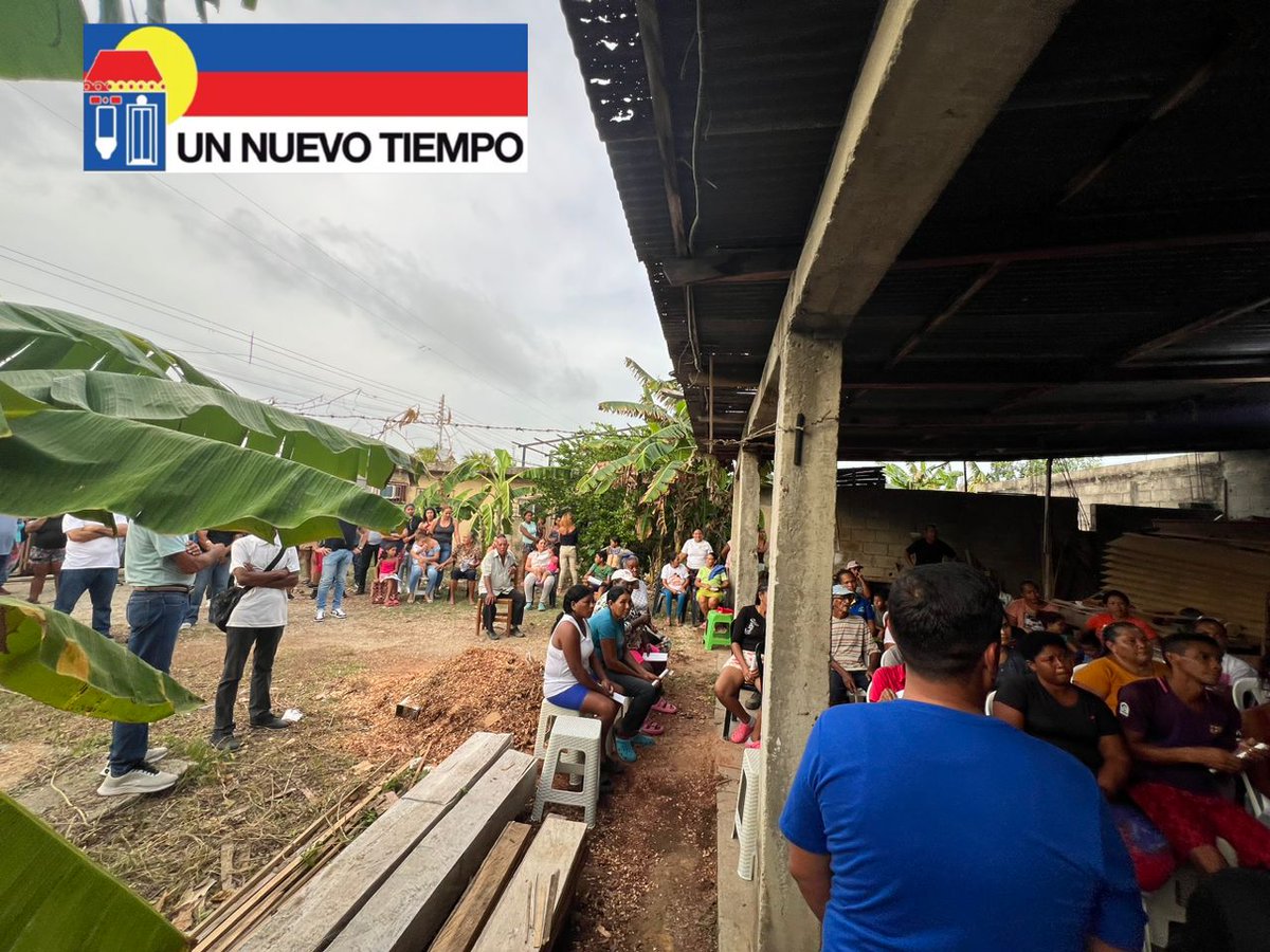 FalconUnt's tweet photo. A ponerse las Alpargatas qué lo que viene es Joropo #TodoElMundoConEdmundo desde el sector kilómetro-3 de la parroquia tucacas @partidount seguimos Trabajando por la Victoria del #28DeJulio https://t.co/bsf3P9iPPv