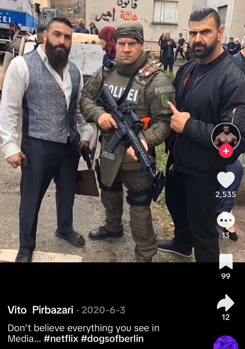 mdrn_stle's tweet image. Du visste. Är från en filminspelning #dogsofberlin 🤡