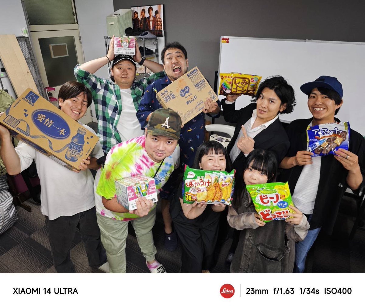 playApart1031's tweet photo. ＼ 差し入れありがとうございます✨ ／

くるみさん🥰からまたまた
差し入れが🎁届きました‼️

オレンジジュースに栄養ドリンクに
お菓子🍫😋
本当にたくさんの愛をありがとうございます😭
これで編集のラストスパート！
頑張れまっす💪

#差し入れ大歓迎
#playApart
#プレアパ
#映画
#自主制作
#xiaomi
#Xiaomi
#Xiaomi14Ultra
#xiaomi14ultra
