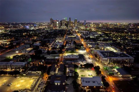 sqmodern26's tweet photo. #midweekmodern 4-story Freestanding townhome in the heart of East Dallas. Combines luxury and modernity, a true Dallas urban experience. 

listed by Dustin Merritt // Iconic Real Estate

details >> https://t.co/a9yzl759vM

#moderndallas https://t.co/voXaQZXV66