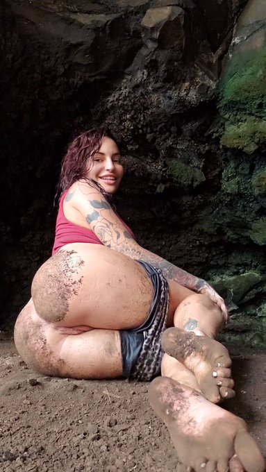 New crazy random tourist BJ in public 🙈 https://t.co/pMNSMW6J4A https://t.co/HjtiklmsuC