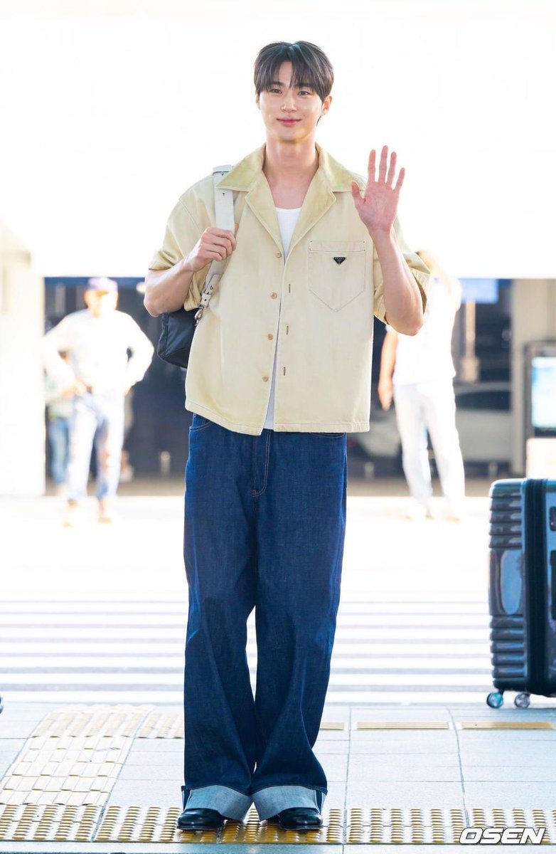 letstalkaboutKR's tweet photo. พร้อมยังงง!! พี่อูซอก กำลังไปไทยแล้วค่าาาา
บยอนอูซอก ที่สนามบินอินชอน ออกเดินทางไปกรุงเทพ จะมีงานแฟนมีตติ้ง 14-15 มิ.ย. นี้ !!
และ Pop-Up #LovelyRunner ที่ไทยมี 13-16 มิ.ย. ที่ CTW พี่เค้าจะแวะไปมั้ยๆๆๆๆๆ 

#ByeonWooseok https://t.co/KncBWKcWgN