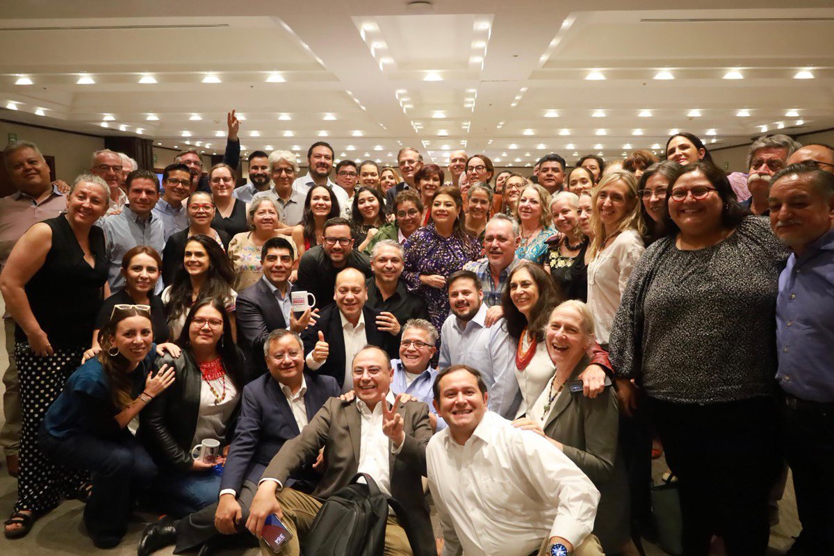 ClaraBrugadaM's tweet photo. ¡Para la Ciudad de México, lo mejor! Por eso integramos un Consejo Asesor Programático con compañeras y compañeros expertos de prestigio nacional e internacional, quienes elaboraron las propuestas más beneficiosas para la población, que plasman la visión de ciudad que queremos. A todas y todos ellos, les agradezco su entrega, pasión y entusiasmo; juntos haremos realidad la #CiudadUtopía.

#ClaraJefaDeGobierno