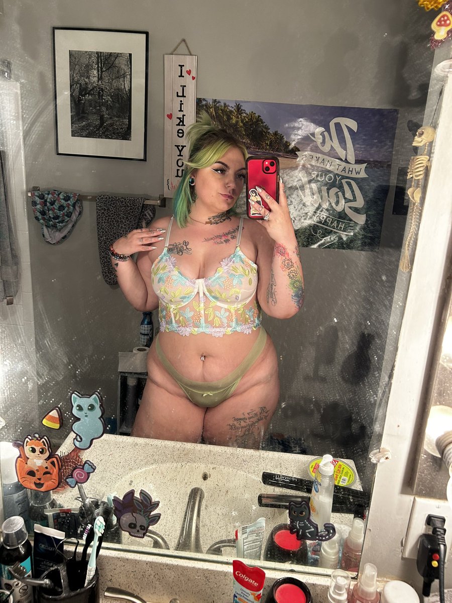 Amethyst Rain (@yalocalmilf420) on Twitter photo 