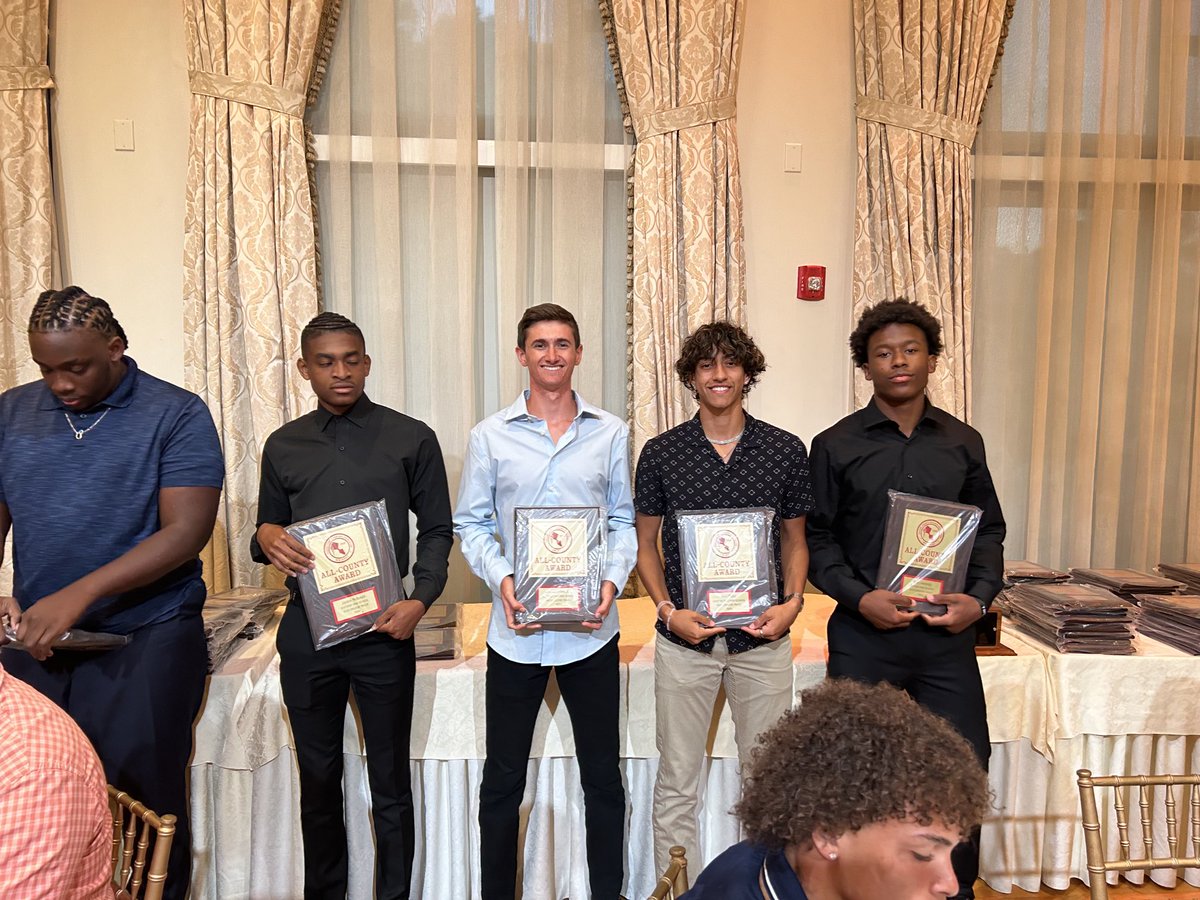 wmhswintertrack's tweet photo. Congratulations to Ciara, Maddy, Noah, and Tyler on their 1st Team Passaic County honors! Congrats to all the WMHS athletes and coaches! #gohighlanders ⁦@WMAthleticDept⁩ ⁦@wmhometownpride⁩ ⁦@WMTHSPrincipal⁩ ⁦@BigNorthConBNC⁩ https://t.co/OLFcwjX73r